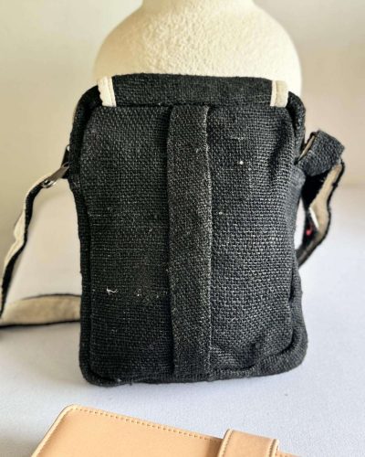 back view of black explore hemp side bag