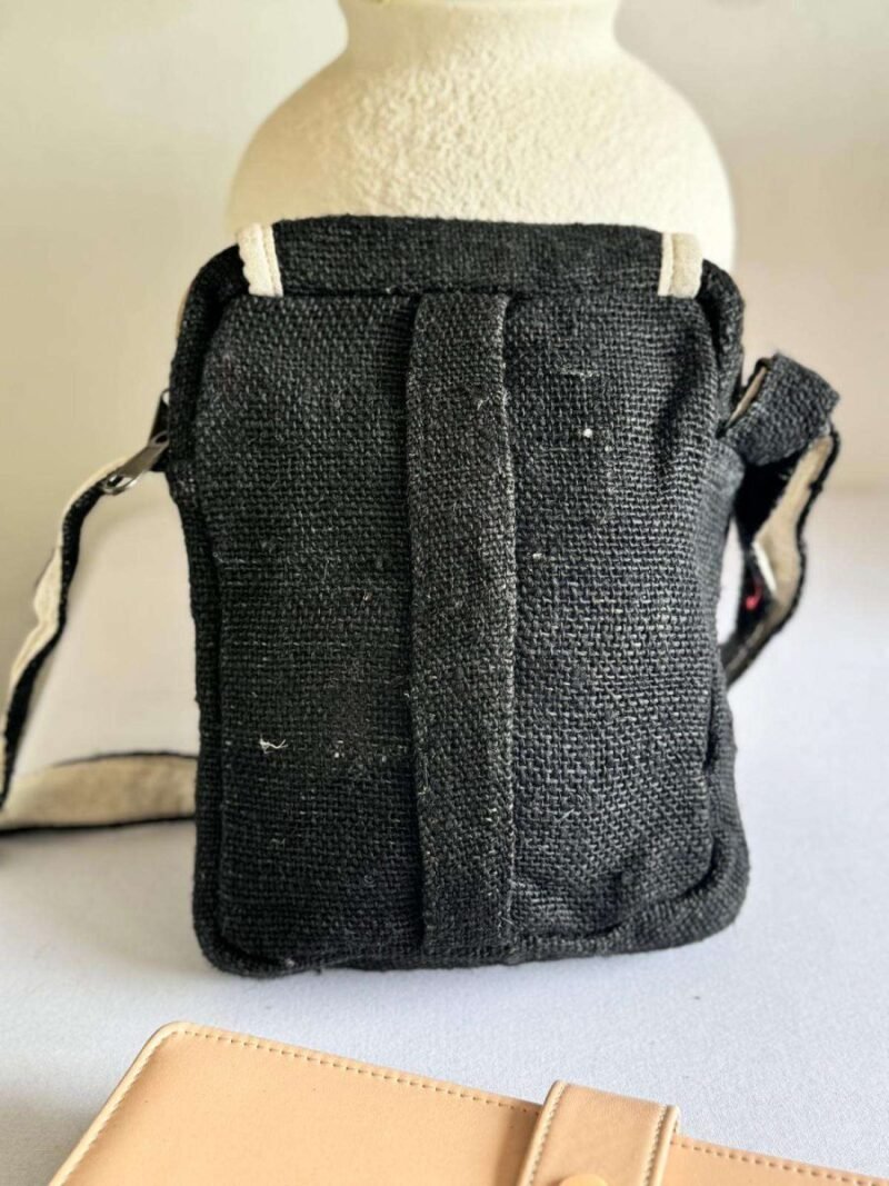 back view of black explore hemp side bag
