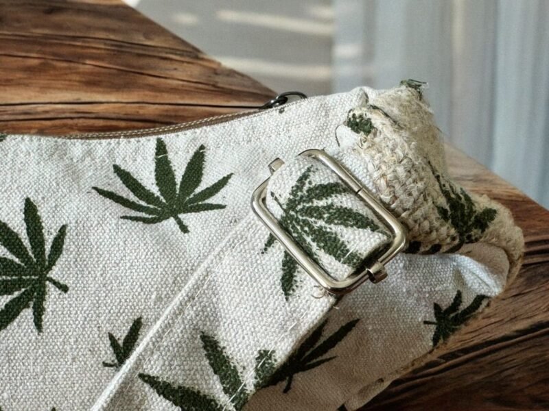 buckle of leaf print hemp bum bag