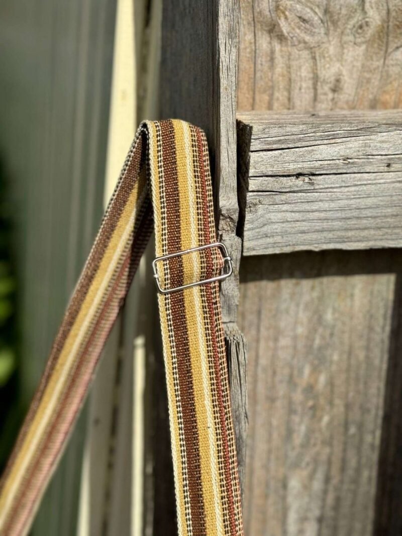 adjustable strap of sunrise round side bag