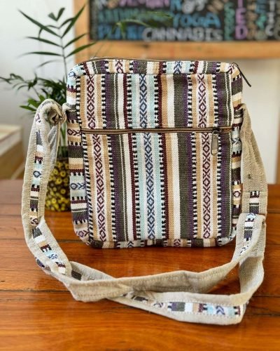 back view of simple shoulder bag