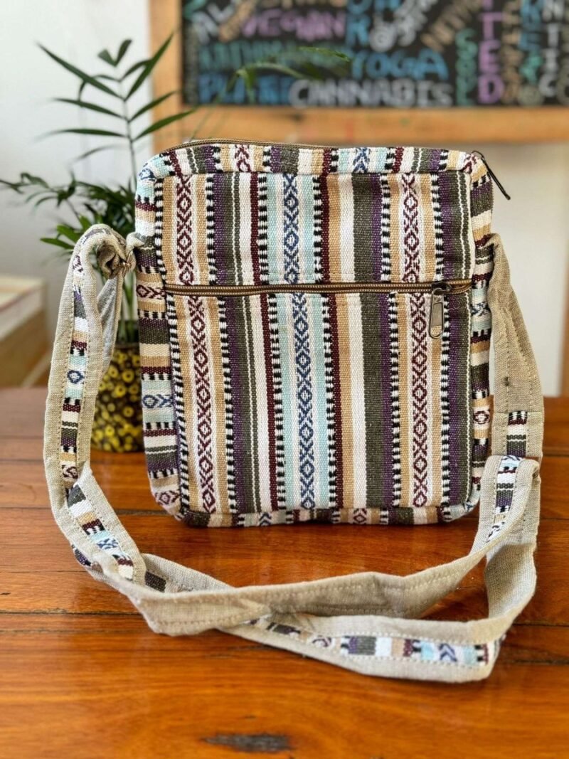 back view of simple shoulder bag