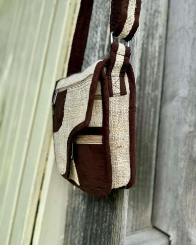 side view of curvy flap side bag