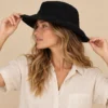 spreadmaya_maya_black_hat_side_pose